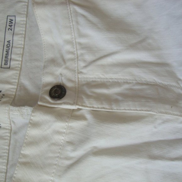 Sonoma White Mid-Rise Bermuda Shorts 24W NWT - Picture 5 of 10
